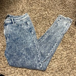 Forever 21 + acid wash jeggings